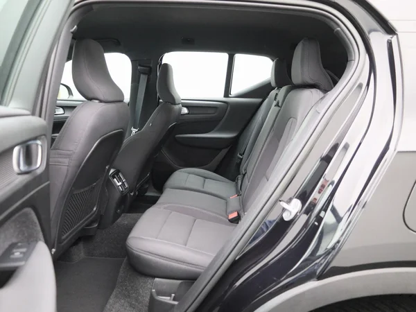 Volvo XC40 (2023) — foto 2 van 40
