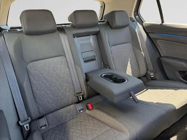 VOLKSWAGEN Golf VIII (2026) — foto 2 van 24