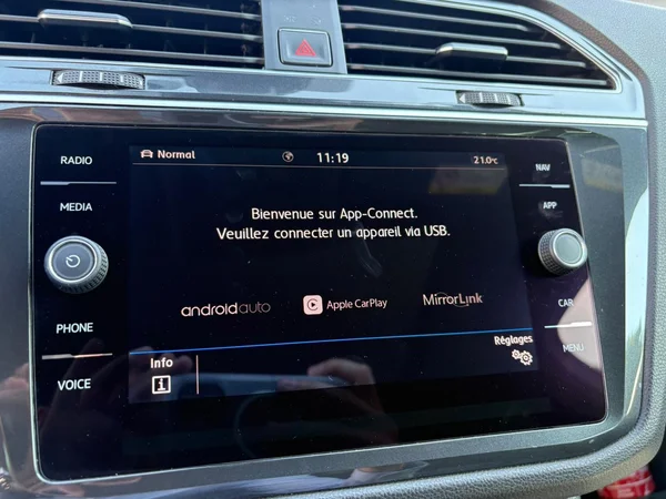 VOLKSWAGEN Tiguan (2018) — foto 5 van 20