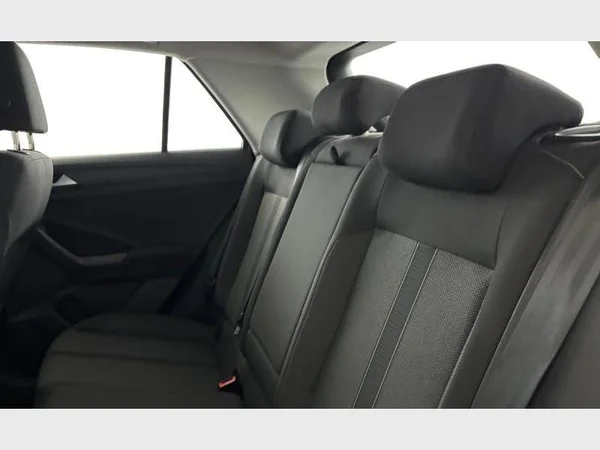 Volkswagen T-Roc (2023) — foto 2 van 24