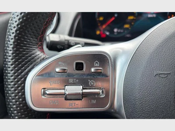 Mercedes-Benz GLB 200 (2022) — foto 13 van 28