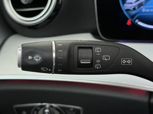 MERCEDES E 300 (2021) — foto 16 van 34