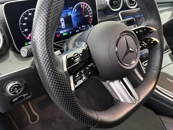 MERCEDES C 300 (2023) — foto 8 van 25