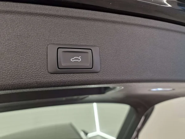 Audi A4 (2023) — foto 15 van 16