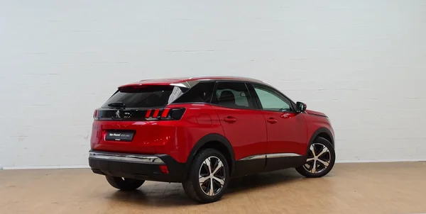 Peugeot 3008 (2018) — foto 18 van 24