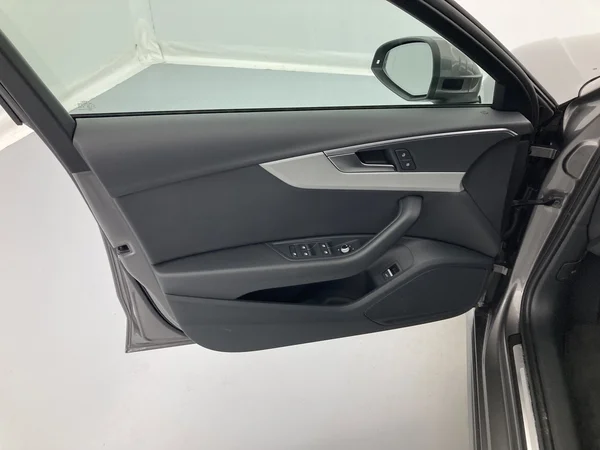 AUDI A4 (2022) — foto 11 van 36
