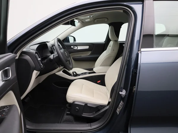 Volvo XC40 (2022) — foto 44 van 44
