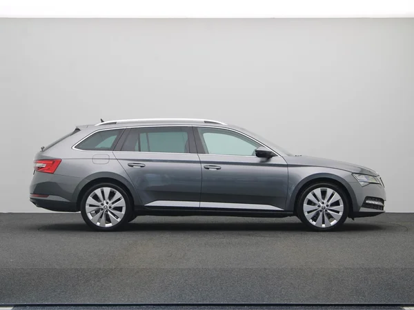 SKODA Superb Combi (2023) — foto 21 van 23