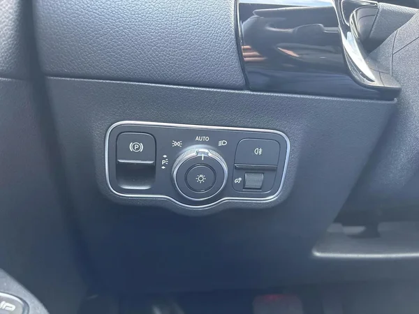 Mercedes-Benz GLA (2022) — foto 9 van 26