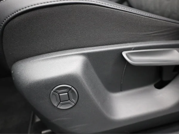 VOLKSWAGEN Tiguan (2024) — foto 7 van 23