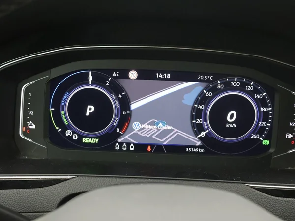 VOLKSWAGEN Passat Variant GTE (2022) — foto 7 van 30