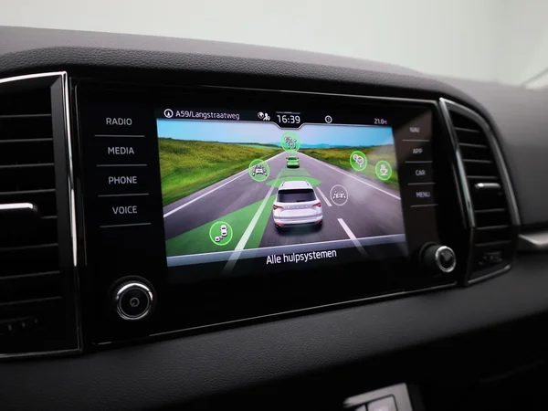 Škoda Karoq (2022) — foto 16 van 40