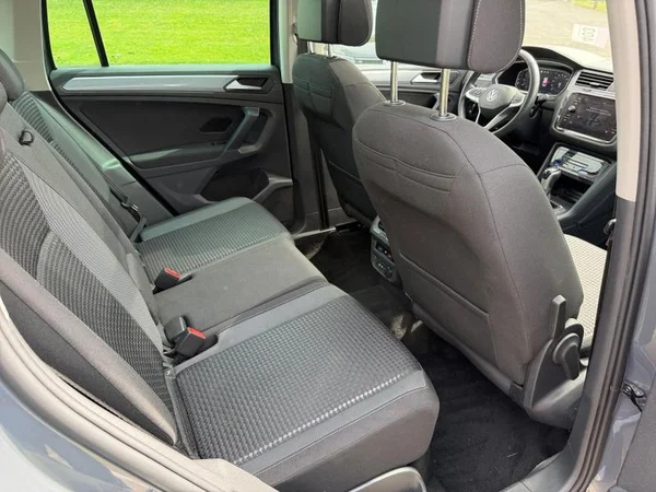 VOLKSWAGEN Tiguan (2021) — foto 16 van 29
