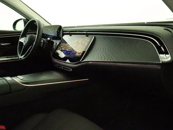 MERCEDES E 220 (2024) — foto 3 van 30