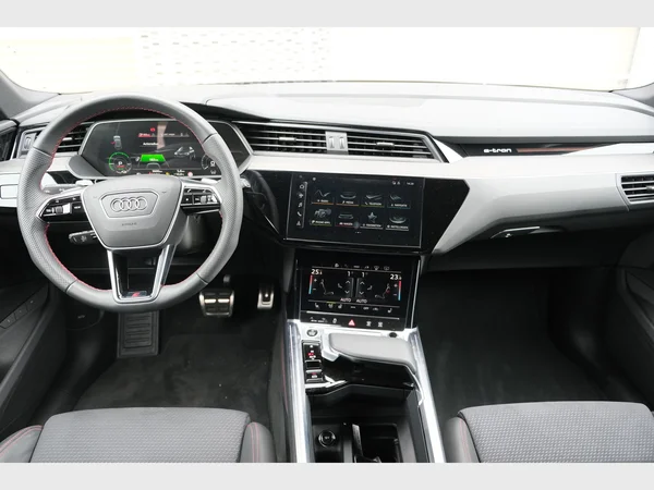 AUDI Q8 e-tron (2023) — foto 14 van 35