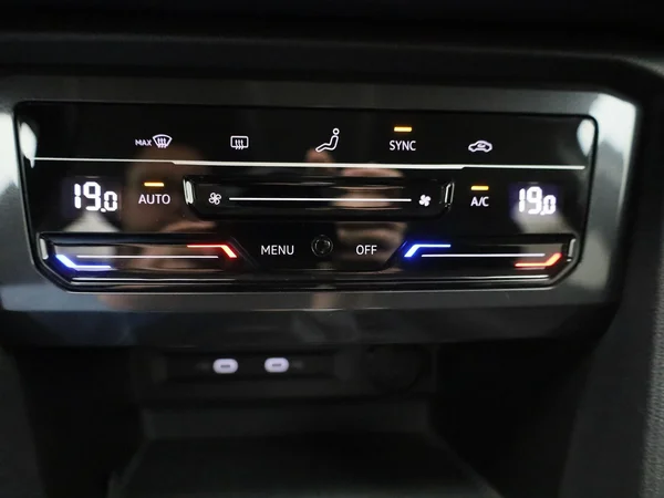 Volkswagen Tiguan (2022) — foto 17 van 45