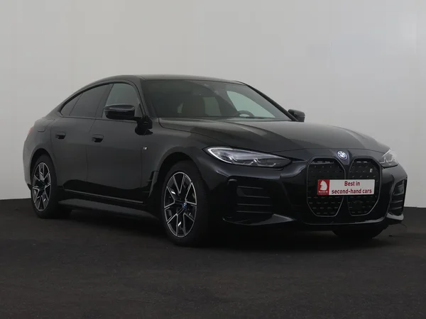 BMW i4 (2023) — foto 28 van 33