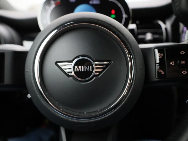 MINI Cooper (2022) — foto 17 van 38