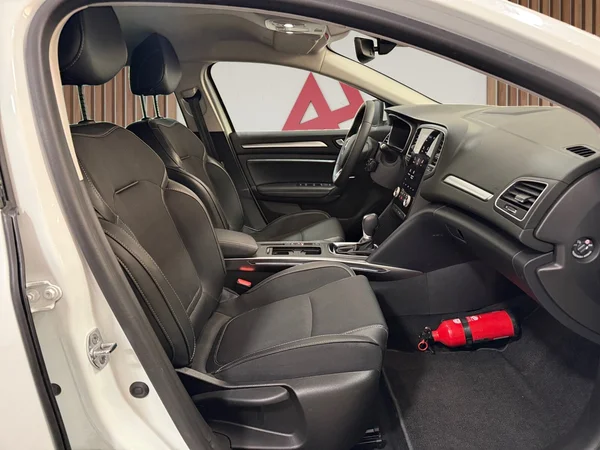 Renault Megane (2023) — foto 19 van 27