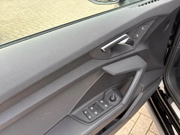 AUDI A3 Sportback (2023) — foto 8 van 24