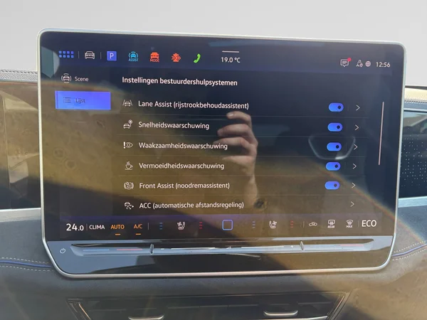 VOLKSWAGEN Passat Variant eHybrid (PHEV) (2025) — foto 15 van 16