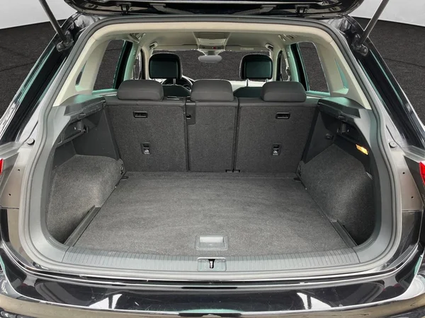 VOLKSWAGEN Tiguan (2019) — foto 20 van 22