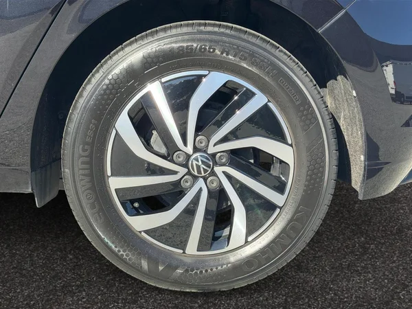 VOLKSWAGEN Polo (2023) — foto 12 van 21