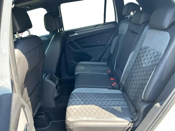 VOLKSWAGEN Tiguan (2024) — foto 5 van 37