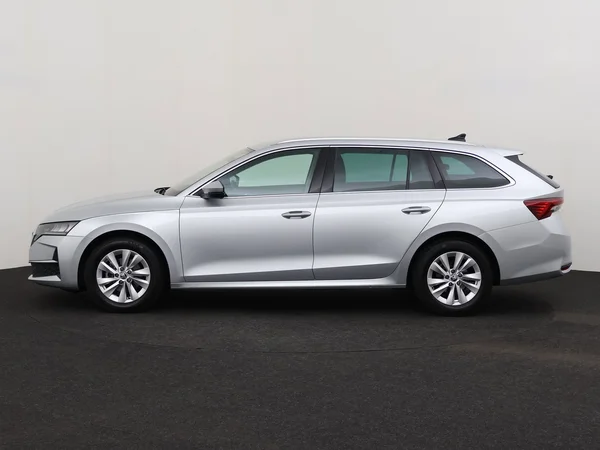 SKODA Octavia Combi (2024) — foto 14 van 19
