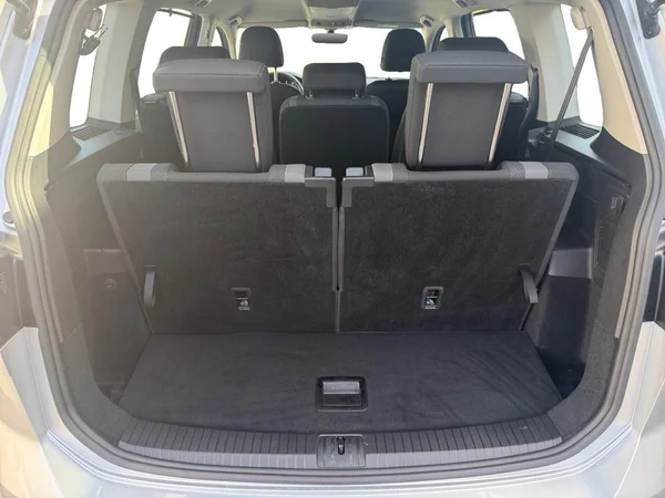 VOLKSWAGEN Touran (2021) — foto 9 van 21
