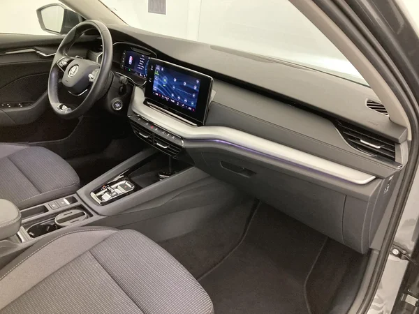 SKODA Octavia SW (2024) — foto 2 van 35