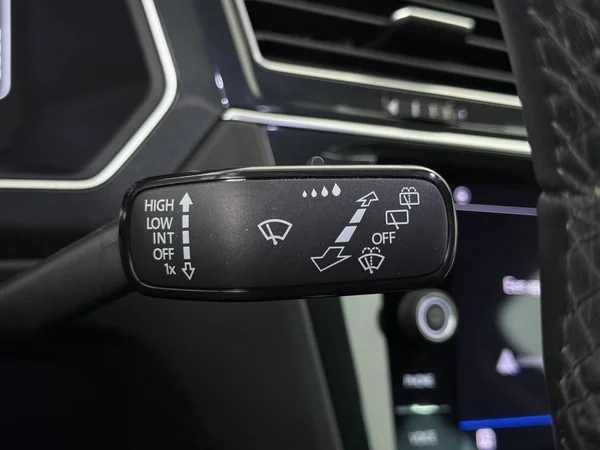 VOLKSWAGEN Tiguan (2022) — foto 16 van 29