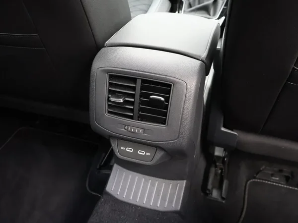 Volkswagen T-Roc (2025) — foto 13 van 28
