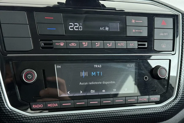 Volkswagen E-Up! (2020) — foto 6 van 28
