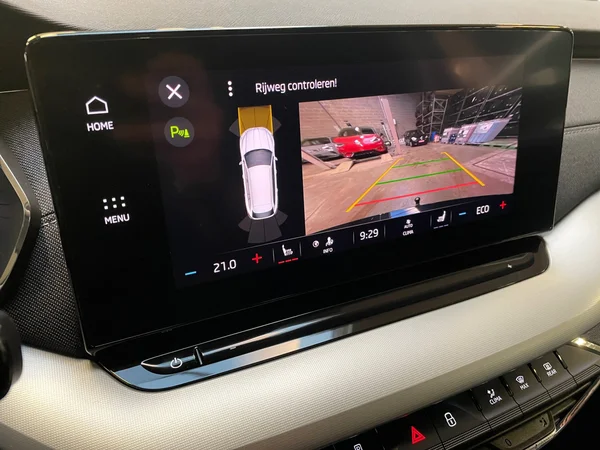 SKODA Octavia Combi (2024) — foto 7 van 15