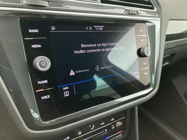 VOLKSWAGEN Tiguan (2022) — foto 13 van 36