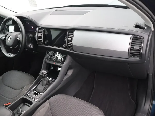 SKODA Kodiaq (2023) — foto 2 van 32
