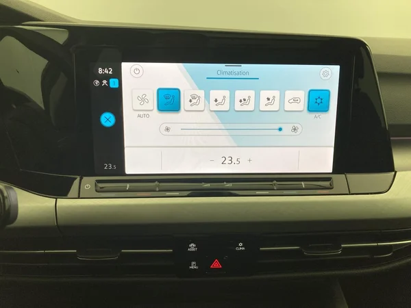 VOLKSWAGEN Golf VIII SW (2022) — foto 16 van 35
