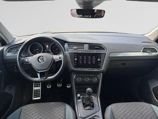 VOLKSWAGEN Tiguan (2019) — foto 7 van 24