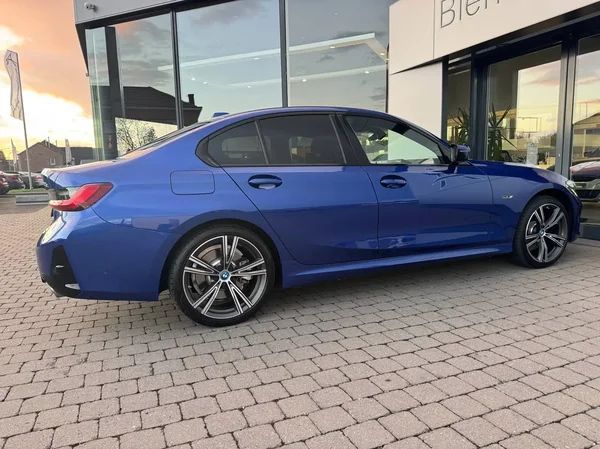 Bmw 320 (2024) — foto 8 van 17