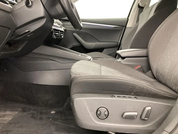SKODA Octavia Combi PHEV (2021) — foto 30 van 37