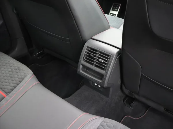 Volkswagen Golf (2021) — foto 15 van 30