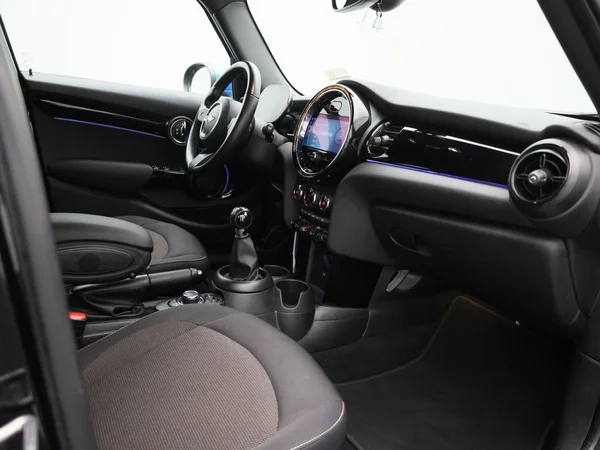 MINI One (2022) — foto 20 van 31
