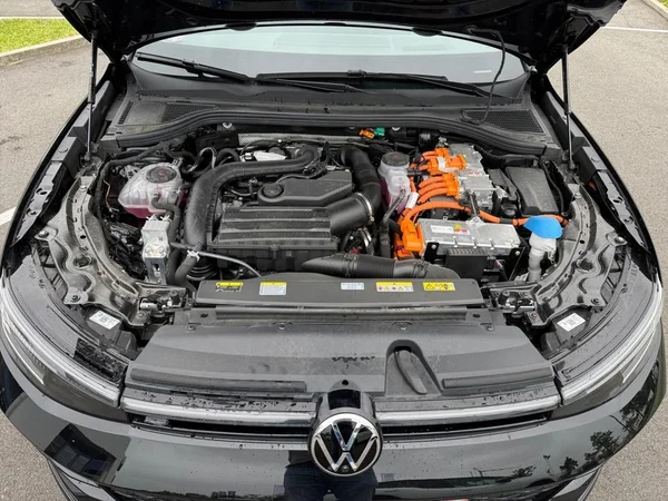 VOLKSWAGEN Passat Variant eHybrid (PHEV) (2026) — foto 16 van 24