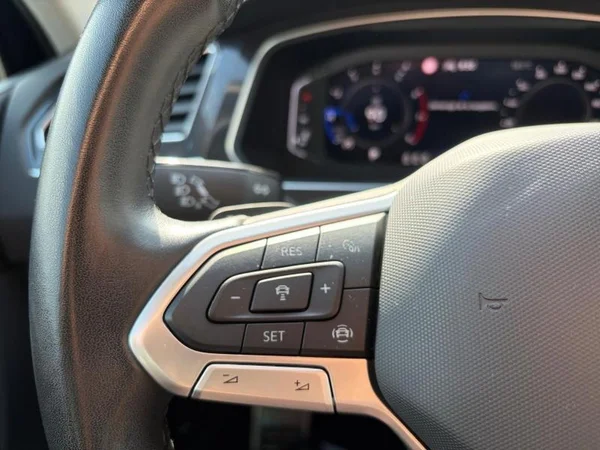VOLKSWAGEN Tiguan (2022) — foto 13 van 31