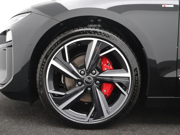 AUDI A6 Avant e-tron (2026) — foto 2 van 24
