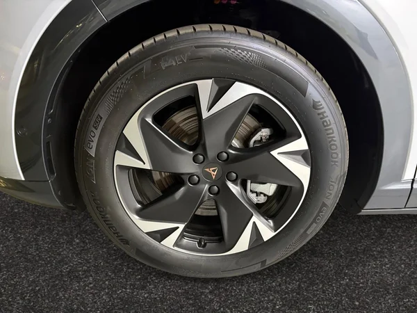 CUPRA Tavascan (2026) — foto 12 van 15