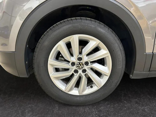 VOLKSWAGEN T-Cross (2021) — foto 25 van 31