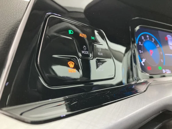 VOLKSWAGEN Golf VIII (2022) — foto 17 van 36