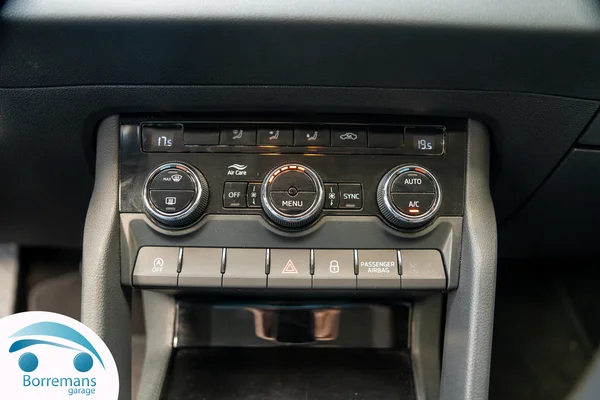 Skoda Karoq (2023) — foto 33 van 43